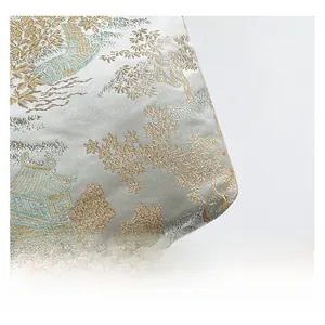 Makroaufnahme von traditioneller chinesischer Stickerei auf Jacquard-Stoff