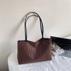 Minimalist leopard print tote bag in dark brown suede fabric for daily casual fashion