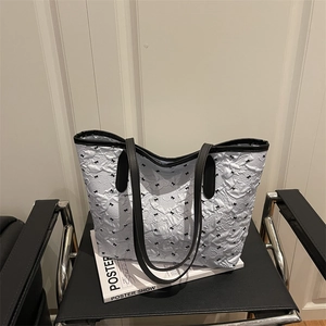 Grand sac cabas plissé à motifs nœuds noirs avec bandoulière élégante en cuir synthétique