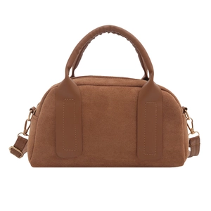 Retro braune Wildleder-Halbmond-Handtasche mit Schultergurt und goldenen Beschlägen