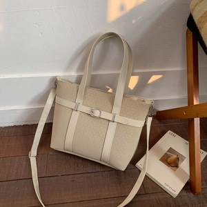 Grand sac cabas beige élégant avec deux poignées et bandoulière réglable