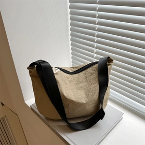 Women Men Casual Nylon Crossbody Bag Lightweight Dumpling Shape Shoulder Bag Minimalist Travel Hobo Bag Messenger Bag