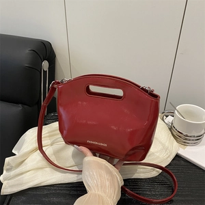 Sac À Épaule En Cuir PU Brillant Pour Femme Sac À Main Vintage Imprimé Lettres Avec Poignée Creuse Bandoulière Quotidien Été