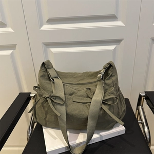 Sac À Épaule En Nylon Plissé Grande Capacité Décor De Nœud Papillon Large Bandoulière Ajustable Sac Bandoulière Femme