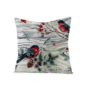 Funda de cojín navideña nórdica con pájaros en acuarela y bayas sobre textura de madera