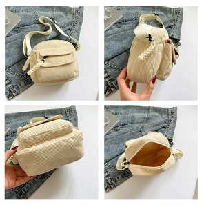 Détails du sac bandoulière en velours côtelé beige montrant l'intérieur et les côtés