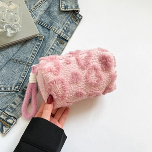 Sweet Plush Cosmetic Bag For Women Heart Leopard Print Faux Fur Makeup Bag Travel Toiletries Organizer Clutch With Wristlet