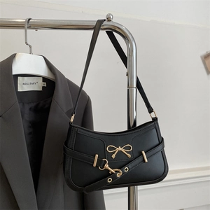 Schicke schwarze PU-Leder Achseltasche mit goldener Schleife und Ziergürtel
