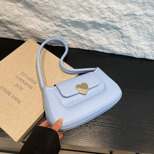 Sac Sous Le Bras En Cuir PU Pour Femme Boucle En Métal Coeur Rabat Sac À Épaule Design De Niche Petit Sac Bandoulière