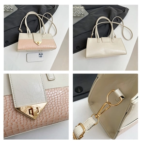 Détail du sac crème embossé croco avec fermoir rotatif triangulaire doré et finitions