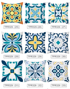 Vue détaillée de neuf housses de coussin en peau de pêche aux motifs mandalas bohèmes