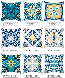 Detailgitter aus geometrischen Pfirsichhaut-Kissenbezügen mit blau-gelben Mandalamustern