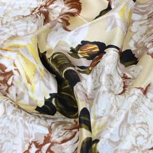 Elegant 90x90cm satin silk scarf with white rose floral print and champagne sheen