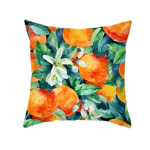 Nordischer Kissenbezug mit lebendigem Aquarell-Aufdruck von Orangen und Blüten