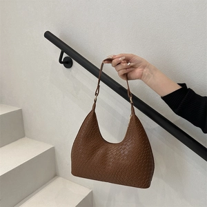 Woven Shoulder Bag PU Leather Crescent Hobo Handbag Chic Urban Simple Tote For Women Fashion Versatile Zipper Closure