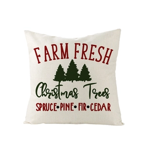 Détail du motif Farm Fresh Christmas sur la housse de coussin en lin beige texturé