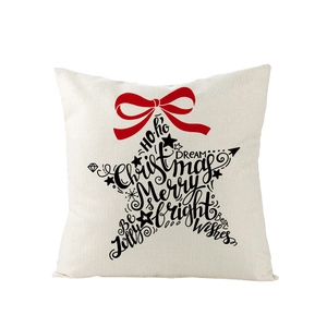 Gros plan sur taie d'oreiller de Noël en lin avec motif étoile et nœud décoratif rouge