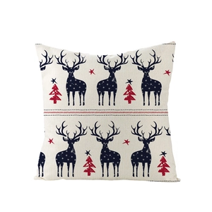 Détails de la housse de coussin de Noël en lin avec motifs de rennes et d'arbres