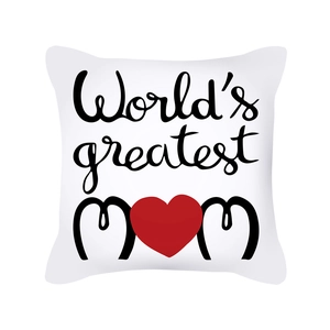 Λευκή μαξιλαροθήκη με γράμματα World's greatest MOM και κόκκινο σχέδιο καρδιάς