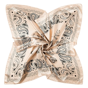 Elegante foulard quadrato in raso champagne con motivo paisley e finitura setosa lucida