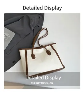Detail der Canvas-Einkaufstasche mit braunem Lederbesatz auf einem Blazer im Büro