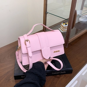 Petit sac carré rose minimaliste avec logo doré JINGPIN et bandoulière réglable
