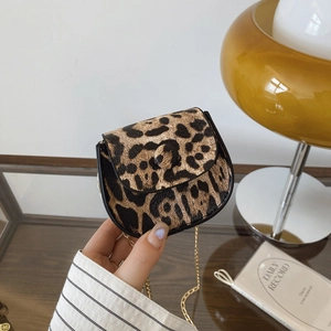 Mini sac selle chic imprimé léopard avec chaîne dorée pour femme tendance