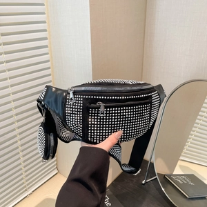 Sac bandoulière noir à rivets avec sangle tissée large et petit porte-monnaie