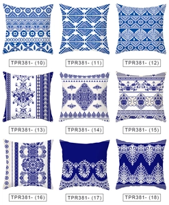 Grille détaillée montrant neuf housses de coussin aux motifs bleus et blancs