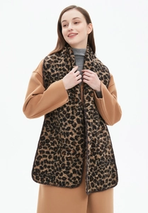 Detail of winter thick leopard print scarf with overlock edge and knitting texture