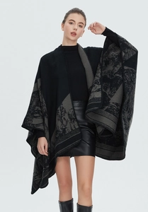 Detailansicht des schwarz-grauen Jacquard-Strickmusters auf einem Vintage-Schal