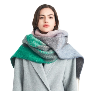 Écharpe d'hiver épaisse color-block en maille mohair avec des détails de franges