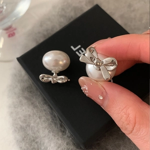 Light Luxury Bowknot Artificial Pearl Stud Earrings For Women Elegant Copper Metal Gold Silver Plated Bow Earrings Fashion Jewelry
