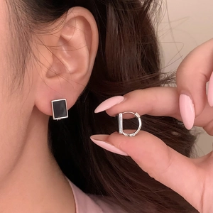 Minimalist silver S925 earrings with geometric black rectangular inlay on model