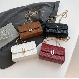 Sac Bandoulière Tissé Femme Cuir PU Chaîne Dorée Serrure Métallique Ovale Mode Décontracté Petit Sac Carré Épaule
