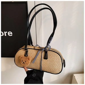 Sac Sous le Bras Vintage Tissé en Paille Pour Femme Avec Bandoulière en Cuir PU Nœud en Ruban et Pendentif Ours en Peluche Sac à Épaule Décontracté à la Mode