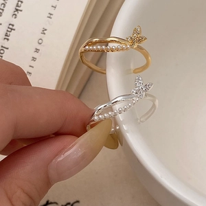 Elegant butterfly open rings with pearls and zircon in gold and silver finishes