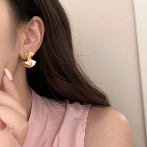 Elegant gold pleated fan-shaped earrings with zircon accents in vintage luxury style