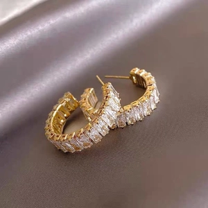 C-Shaped Hoop Earrings With Baguette Cubic Zirconia And 925 Sterling Silver Earring Post For Women Fashionable High-End Style