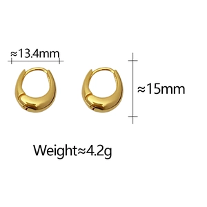 Detailed size specifications for gold chunky hoop earrings with 15mm height and 13.4mm width