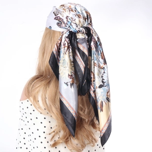 Écharpe en Satin Bohême Imprimé Floral Paisley Grand Foulard Carré Accessoires de Mode Soyeux Doux Hijab pour Femmes Voyage Quotidien