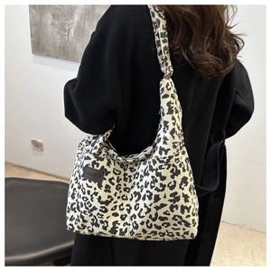 Large leopard print tote bag for women made of corduroy fabric for autumn winter fashion
