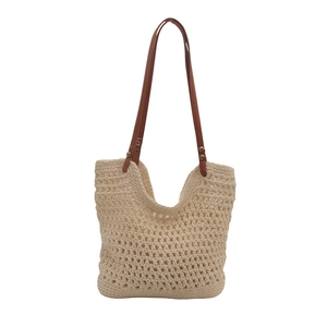 Sac fourre-tout beige au crochet avec bandoulière en cuir marron au style bohème épuré