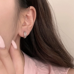 S925 sterling silver hoop earrings with zircon accents worn by a model in a side view