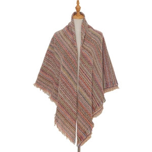 Détail de l'écharpe tissée en sergé multicolore avec ourlet à franges fines
