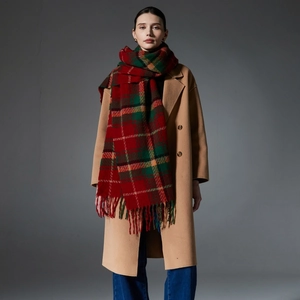 Women's classic red and green plaid scarf with soft tassels for winter fashion