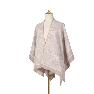 Détail de la maille du châle pour femme en laine mélangée à motifs géométriques blancs