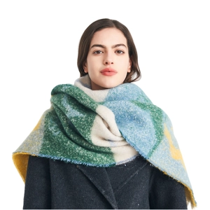 Thick four-leaf clover patterned boucle knit scarf with fringe tassels for women