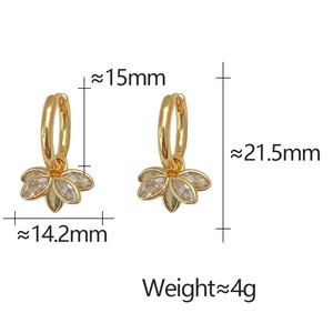 Spécifications de taille pour boucles d'oreilles lotus dorées avec zircons en pétales