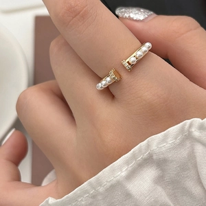 Bague Ouverte Ajustable Künstliche Perle Et Zircon Plaqué Or Style Français Minimaliste Bijoux Élégants Pour Femmes